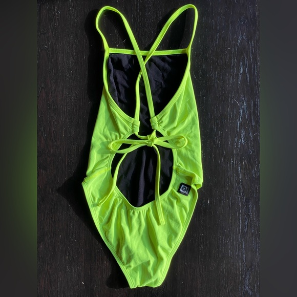 Jolyn Onesie - Dayno 2 - Size 28 - Picture 2 of 7